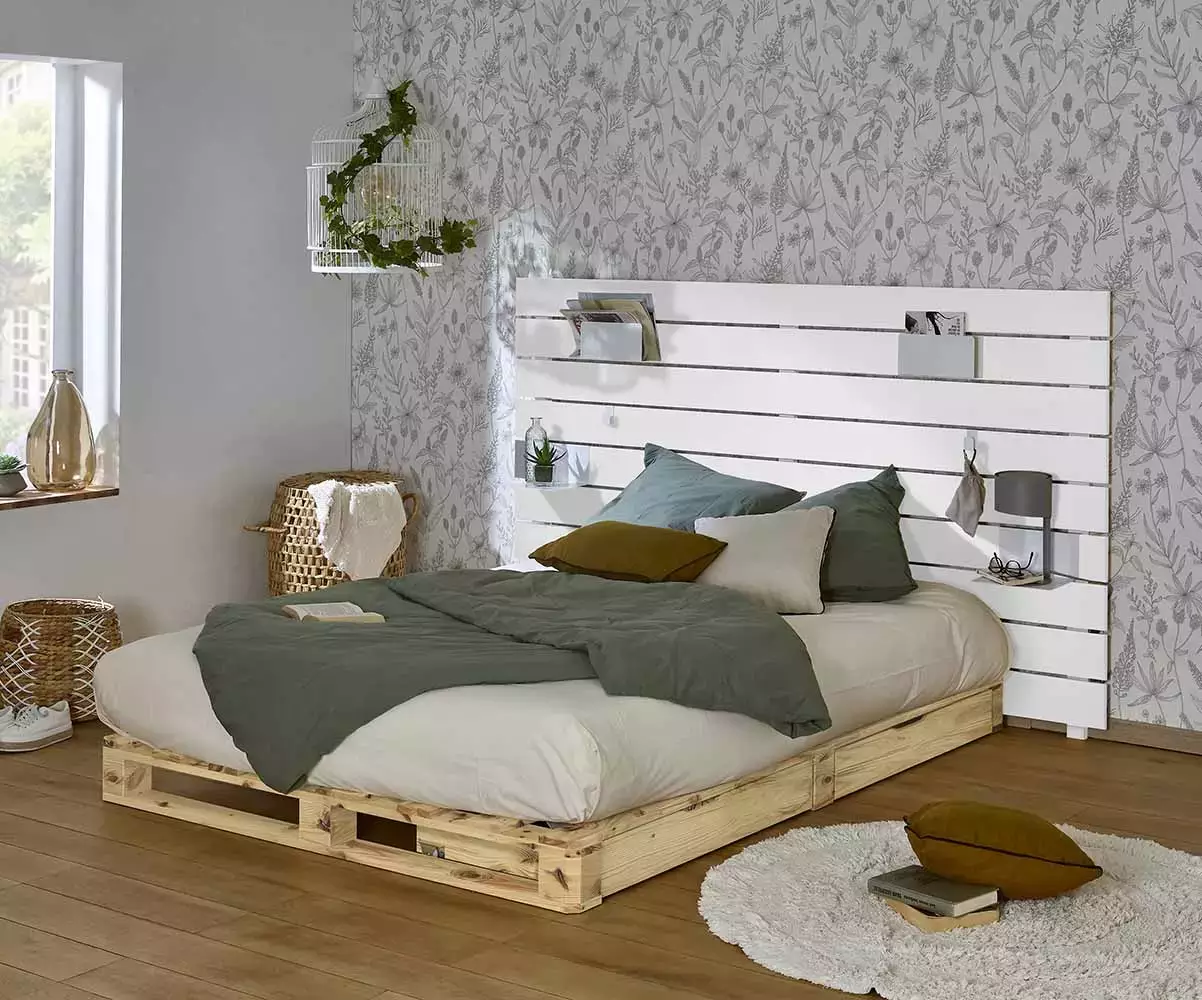 Lit palette Corfou avec tête de lit Ipar blanche Lit palette Corfou avec tête de lit Ipar blanche