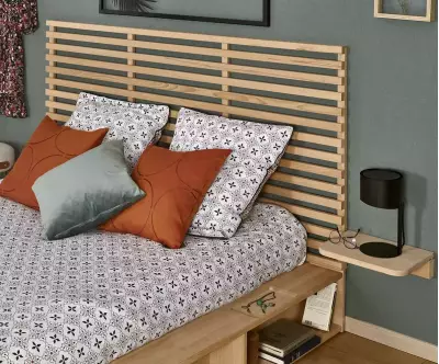 Détail tête de lit en hêtre