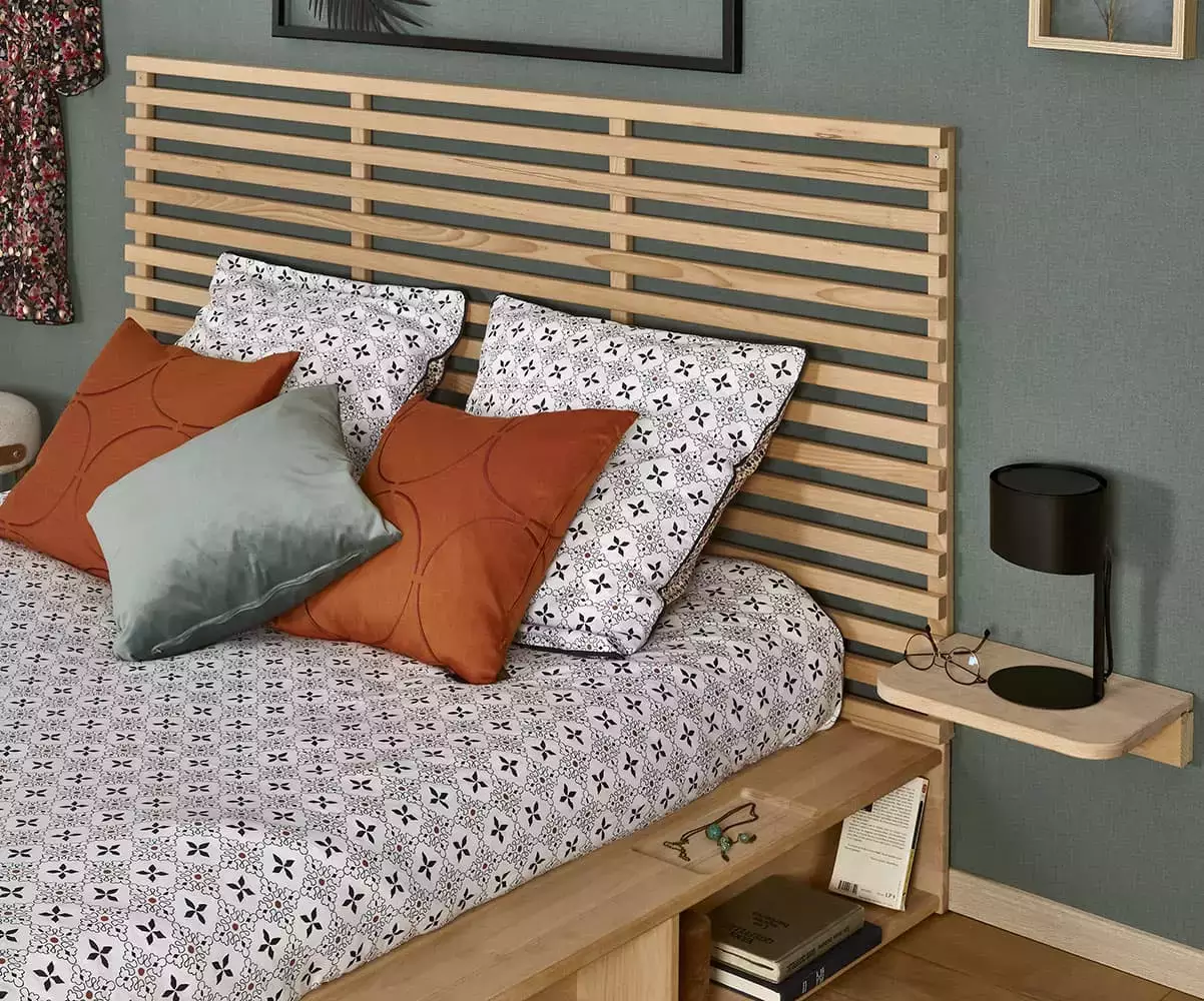 Détail tête de lit en hêtre Détail tête de lit en hêtre