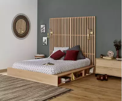 Lit bas en hêtre avec tête de lit haute
