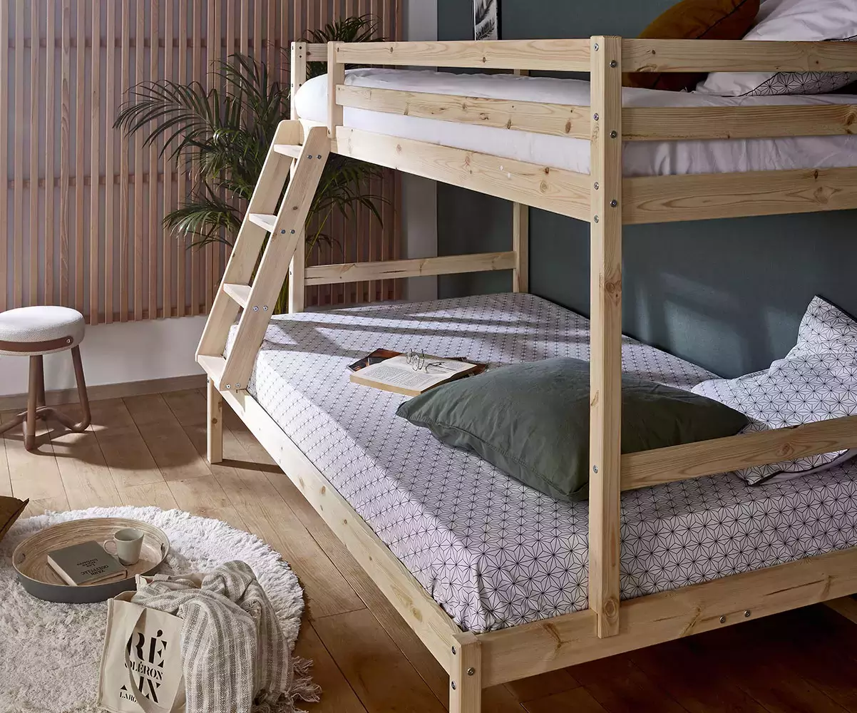 Détail du lit superposé Nazaré bois naturel avec matelas Détail du lit superposé Nazaré bois naturel avec matelas