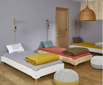 Lits empilables Vaka avec pieds (en option)