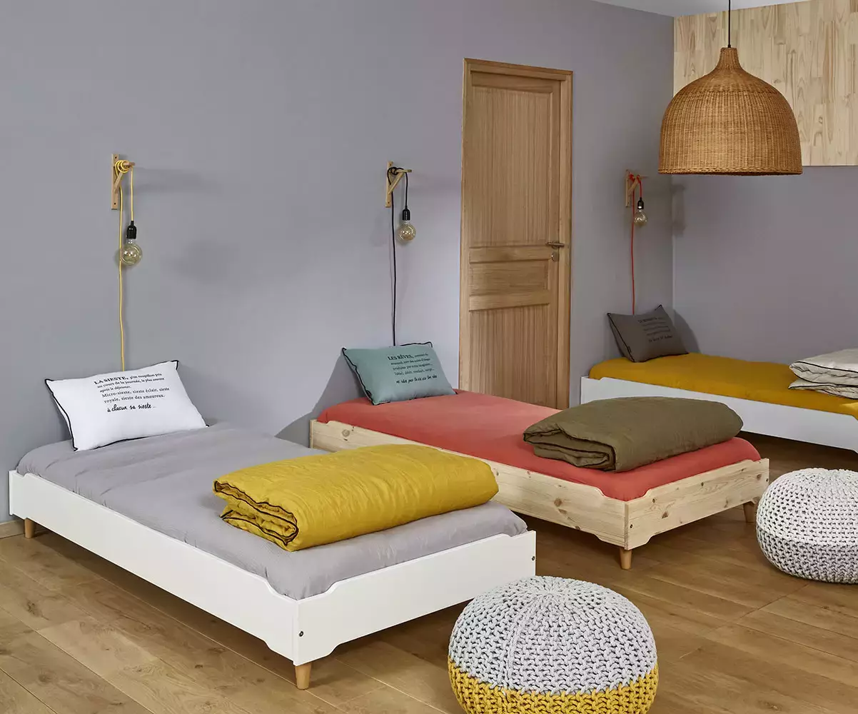 Lits empilables Vaka avec pieds (en option) Lits empilables Vaka avec pieds (en option)