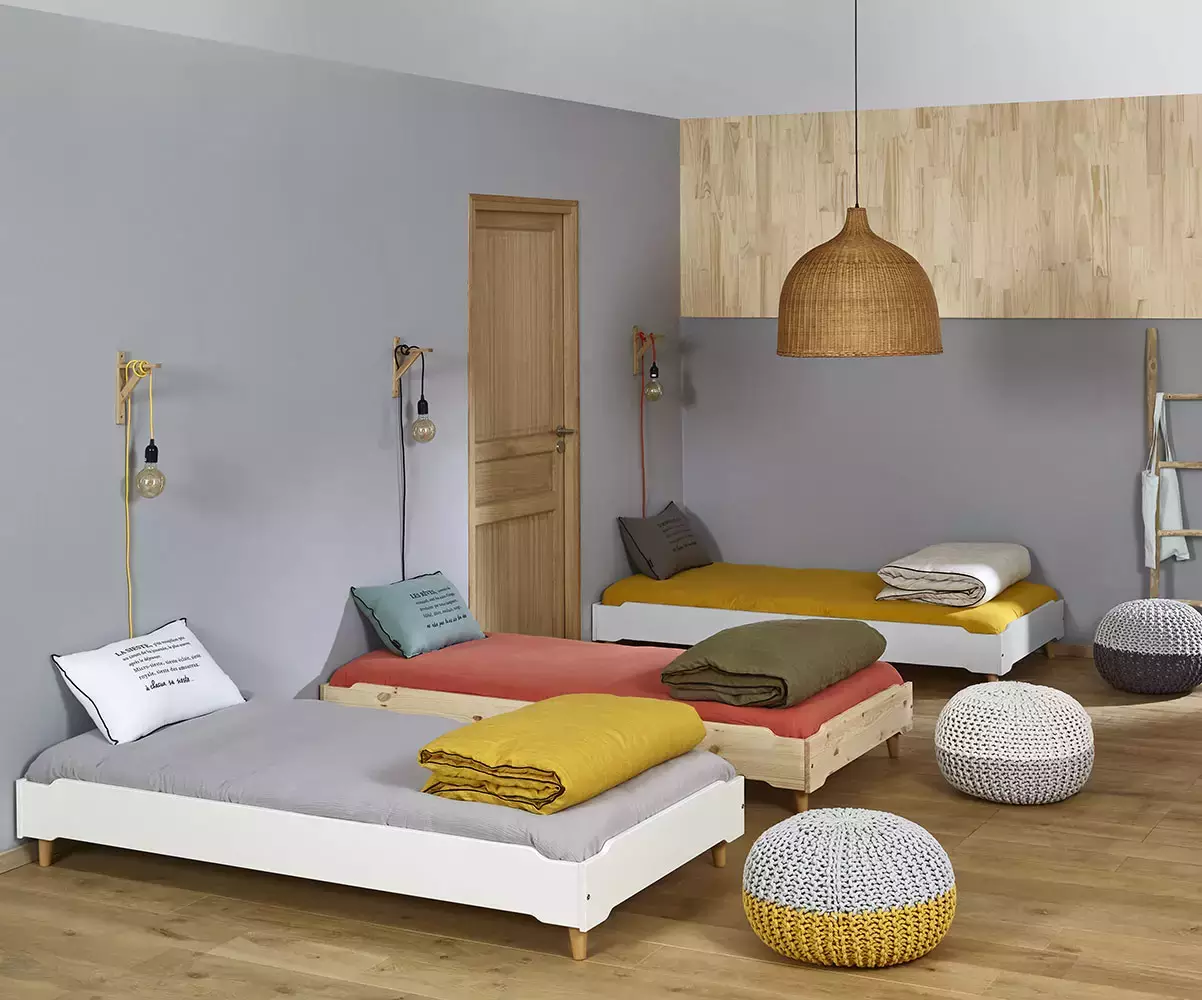 Lits Vaka empilables avec matelas et pieds Lits Vaka empilables avec matelas et pieds