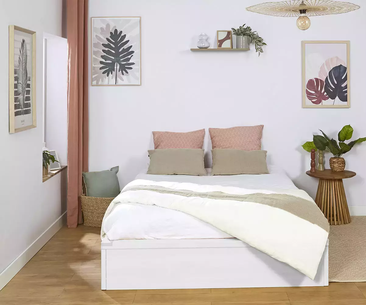Lit avec sommier Akara avec couchage en bois de hêtre massif Lit avec sommier Akara avec couchage en bois de hêtre massif