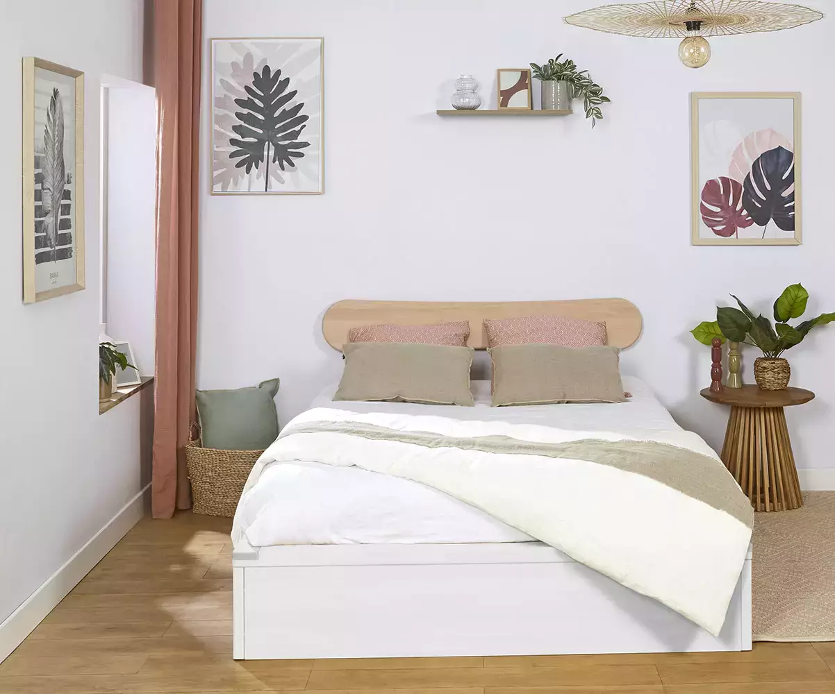 Lit Akara avec matelas est en bois massif Lit Akara avec matelas est en bois massif