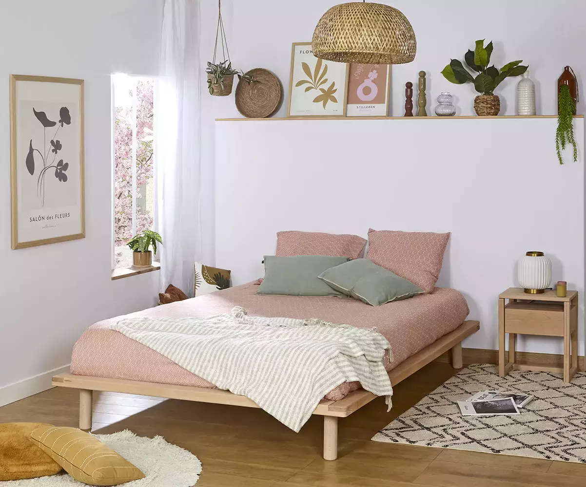 Lit Savo convient très bien pour une chambre parentale Lit Savo convient très bien pour une chambre parentale