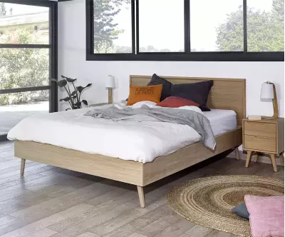 Lit en bois avec pieds Pallas