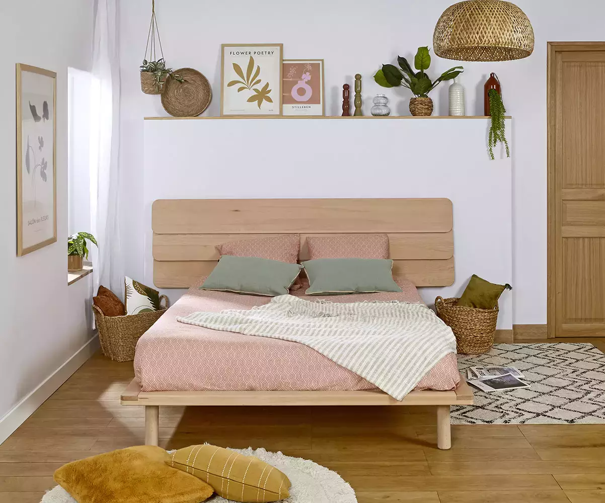 Lit Savo avec tête de lit Frégate a une belle tête de lit moderne Lit Savo avec tête de lit Frégate a une belle tête de lit moderne