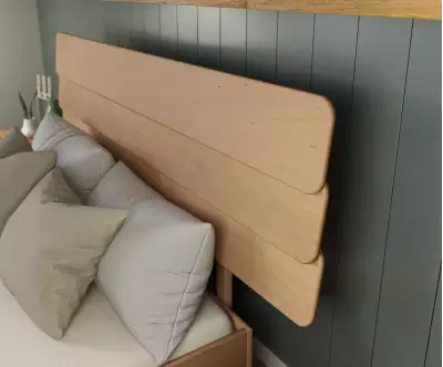 Lit Caravel avec tête de lit Frégate peut aisément soutenir deux personnes de 100 kg