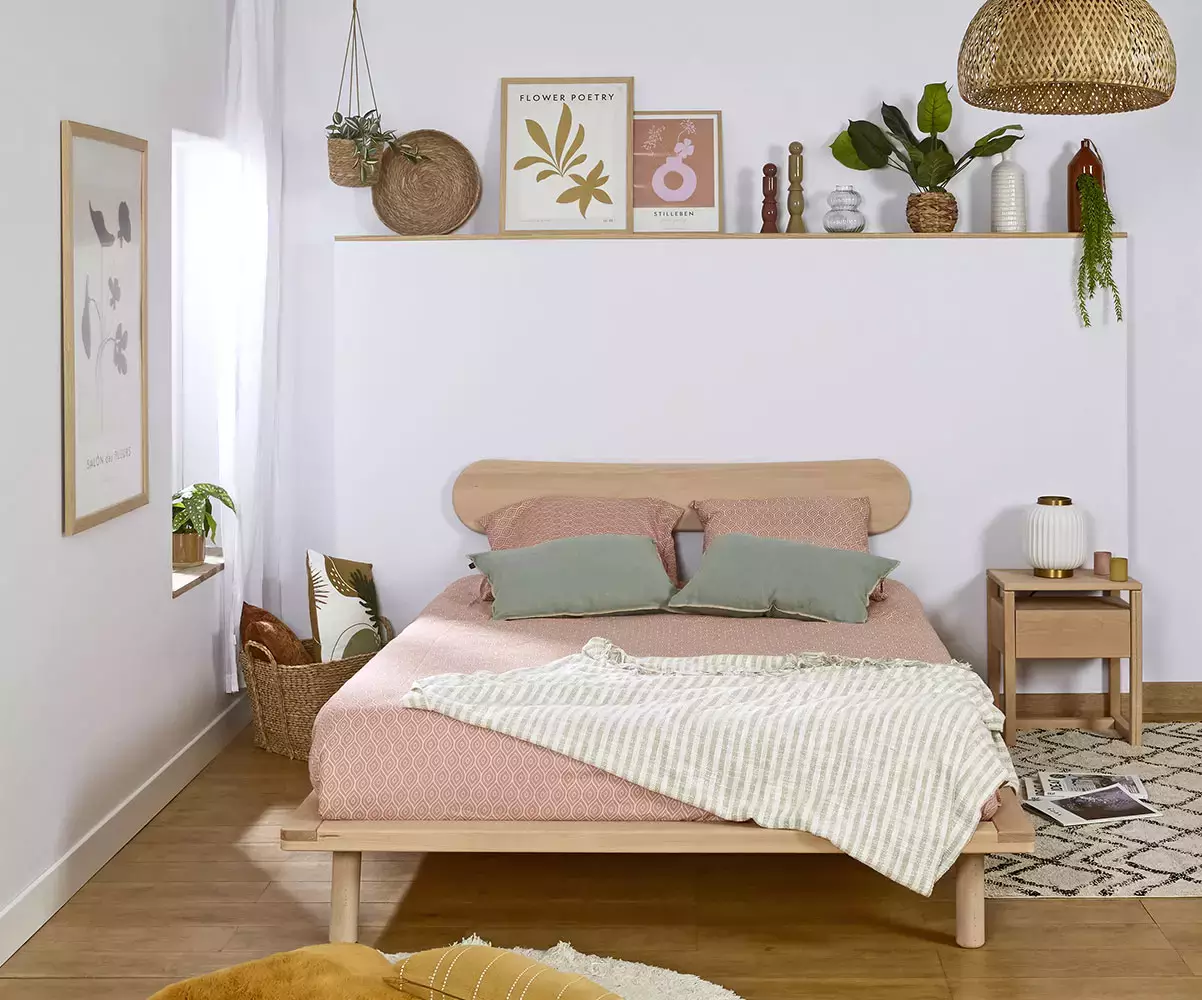 Lit Savo avec tête de lit Kauai est avec un design sobre et épuré Lit Savo avec tête de lit Kauai est avec un design sobre et épuré