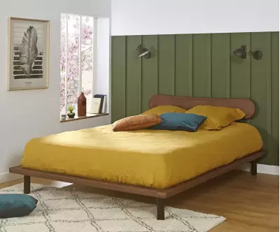 Lit Savo avec tête de lit Kauai a un tête de lit aux bords arrondis noyer