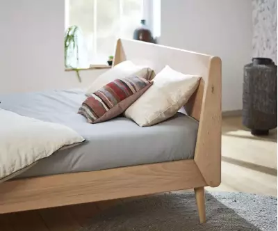 Détail tête de lit en hêtre