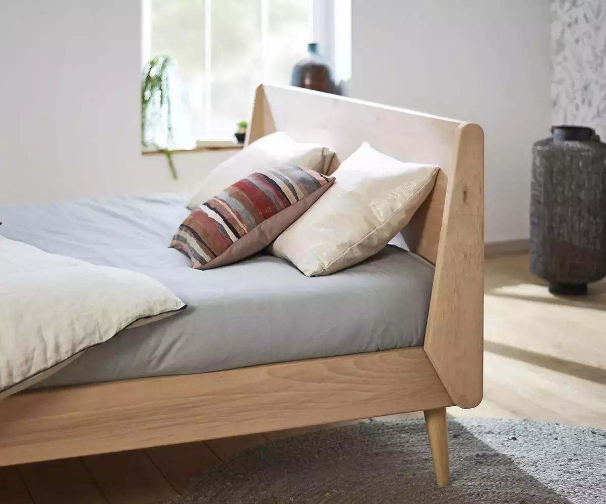 Détail tête de lit en hêtre