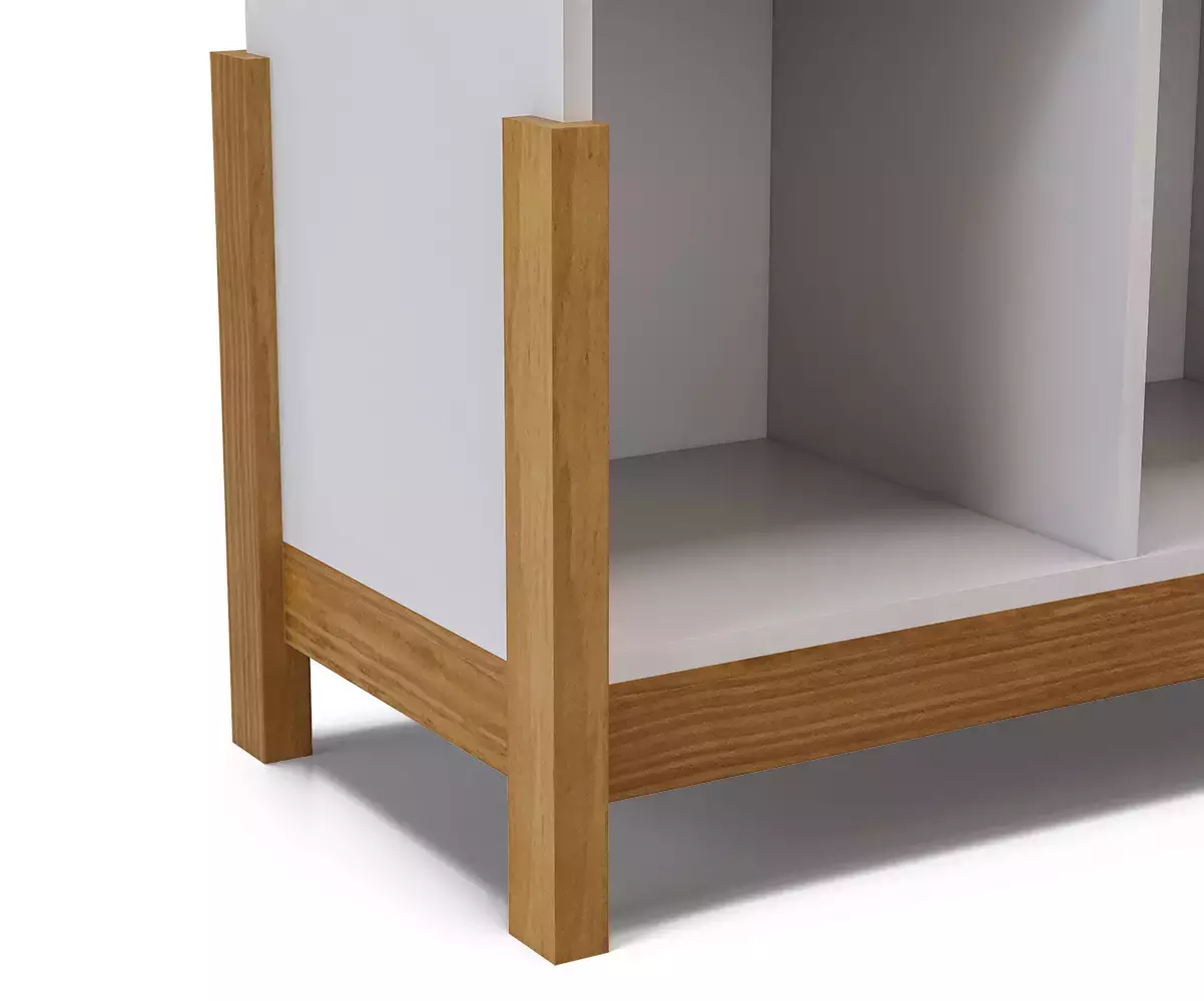 Zoom sur le pied des rangements Caldéra en bois et blanc Zoom sur le pied des rangements Caldéra en bois et blanc