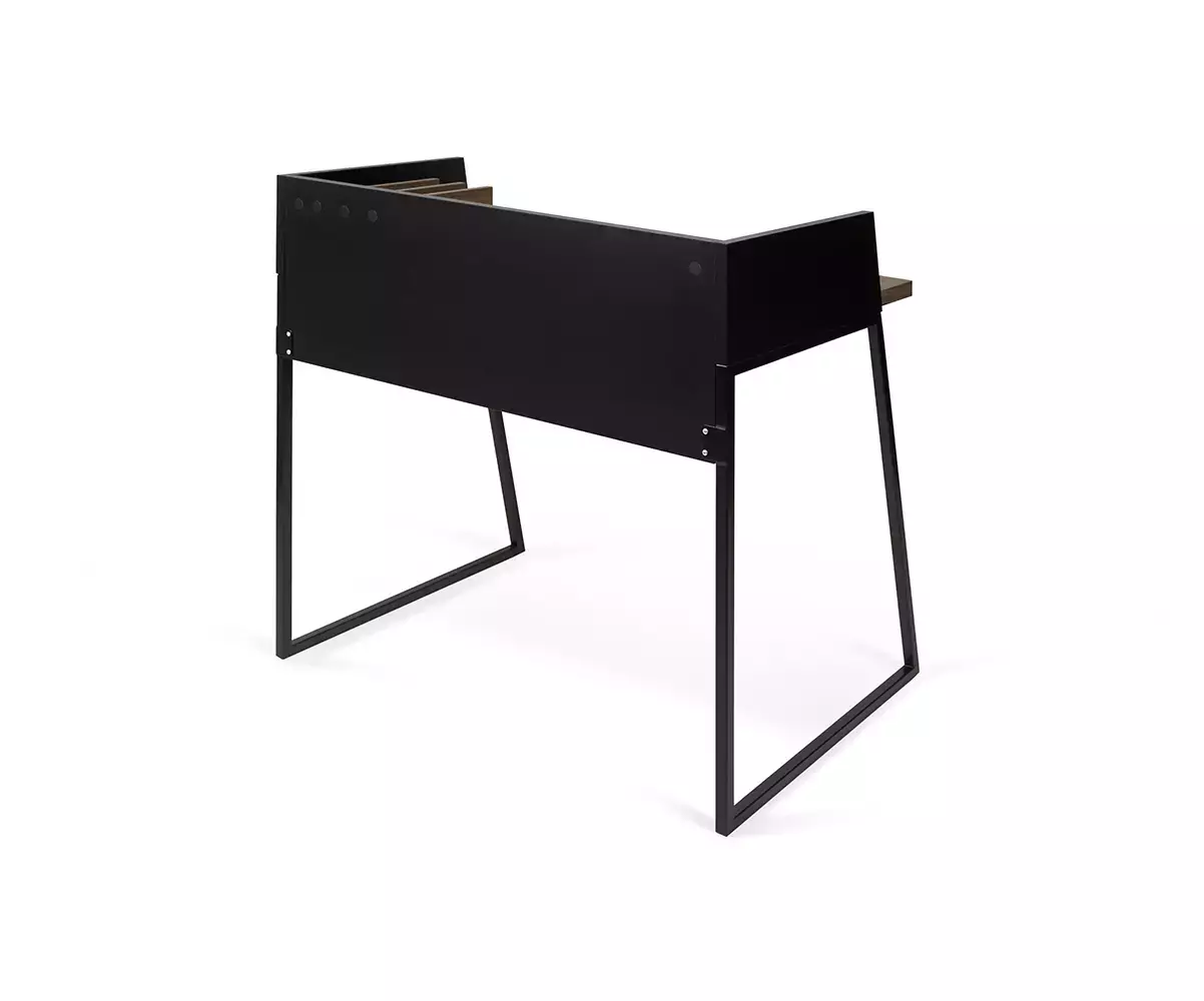 Bureau Luskan a des lignes épurées Bureau Luskan a des lignes épurées