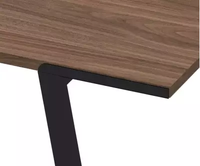 Table à manger Drift assure une bonne stabilité
