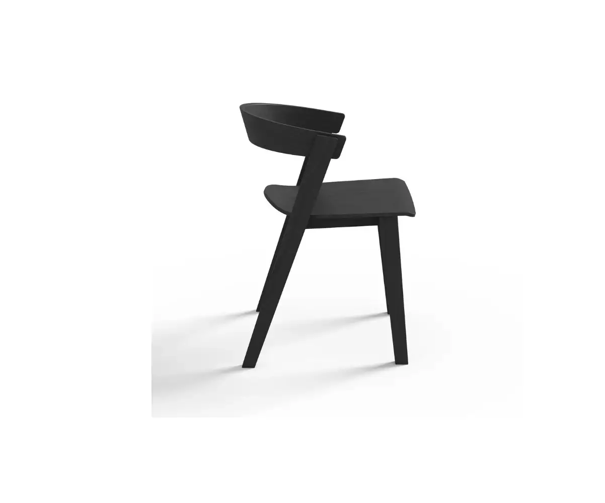 Chaise Lowan s’adapte harmonieusement à votre coin repas Chaise Lowan s’adapte harmonieusement à votre coin repas