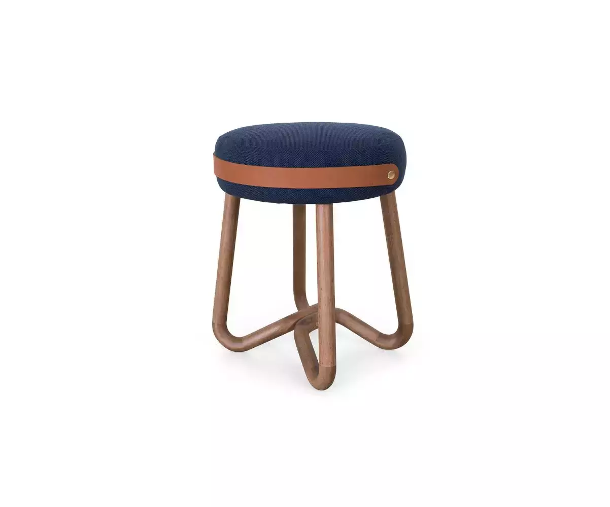 Tabouret Loop Assise confortable en bois massif et tissu Tabouret Loop Assise confortable en bois massif et tissu