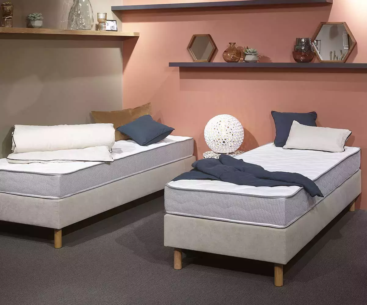 Ensemble sommiers avec pieds et matelas en option Ensemble sommiers avec pieds et matelas en option
