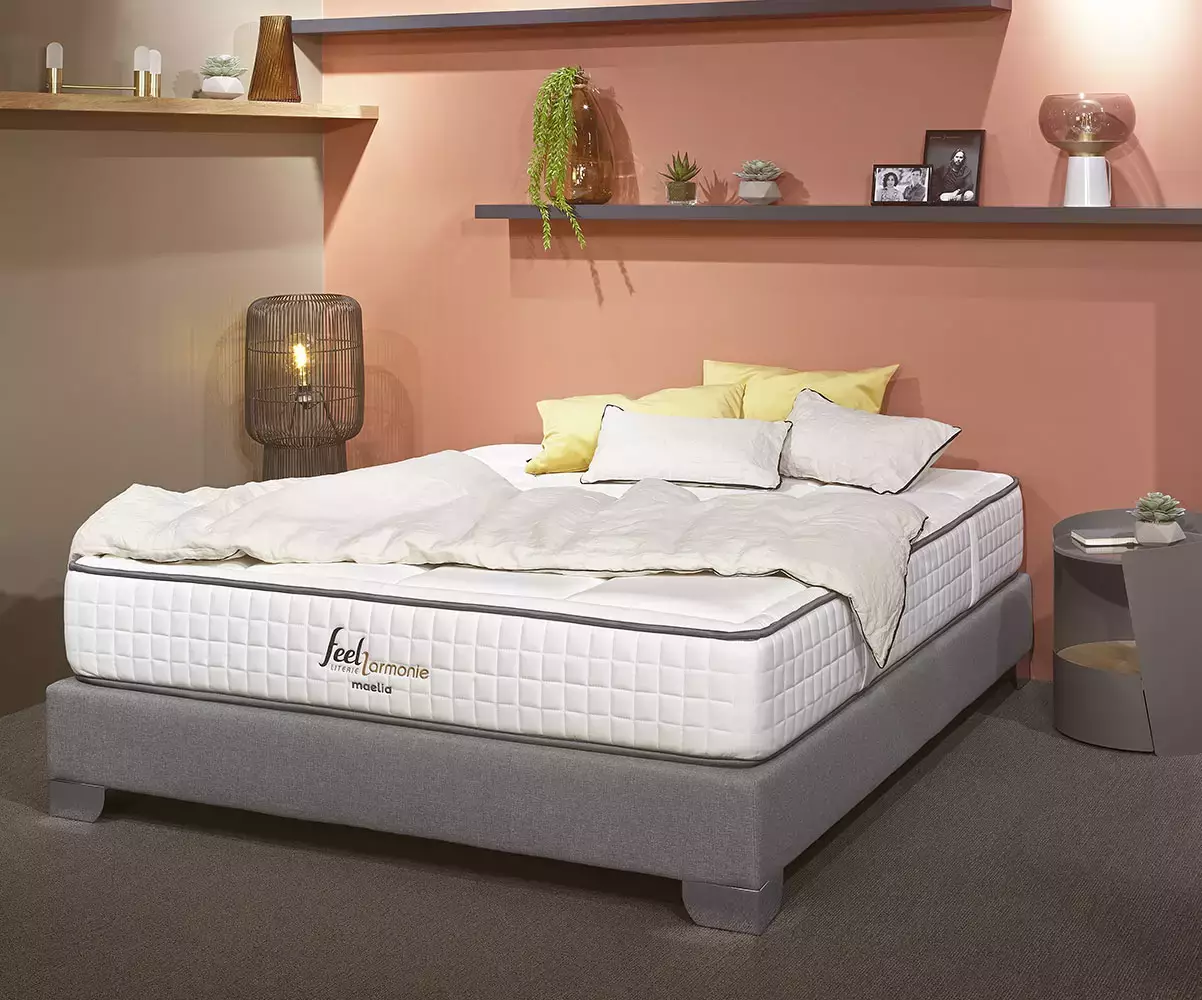 Sommier en tissu couchage 2 places Senesi gris avec pieds en métal et matelas en option Sommier en tissu couchage 2 places Senesi gris avec pieds en métal et matelas en option