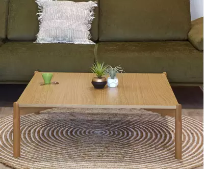 Table basse carrée en bois massif