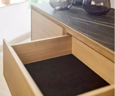 Zoom pied buffet Alamy tiroir ouvert