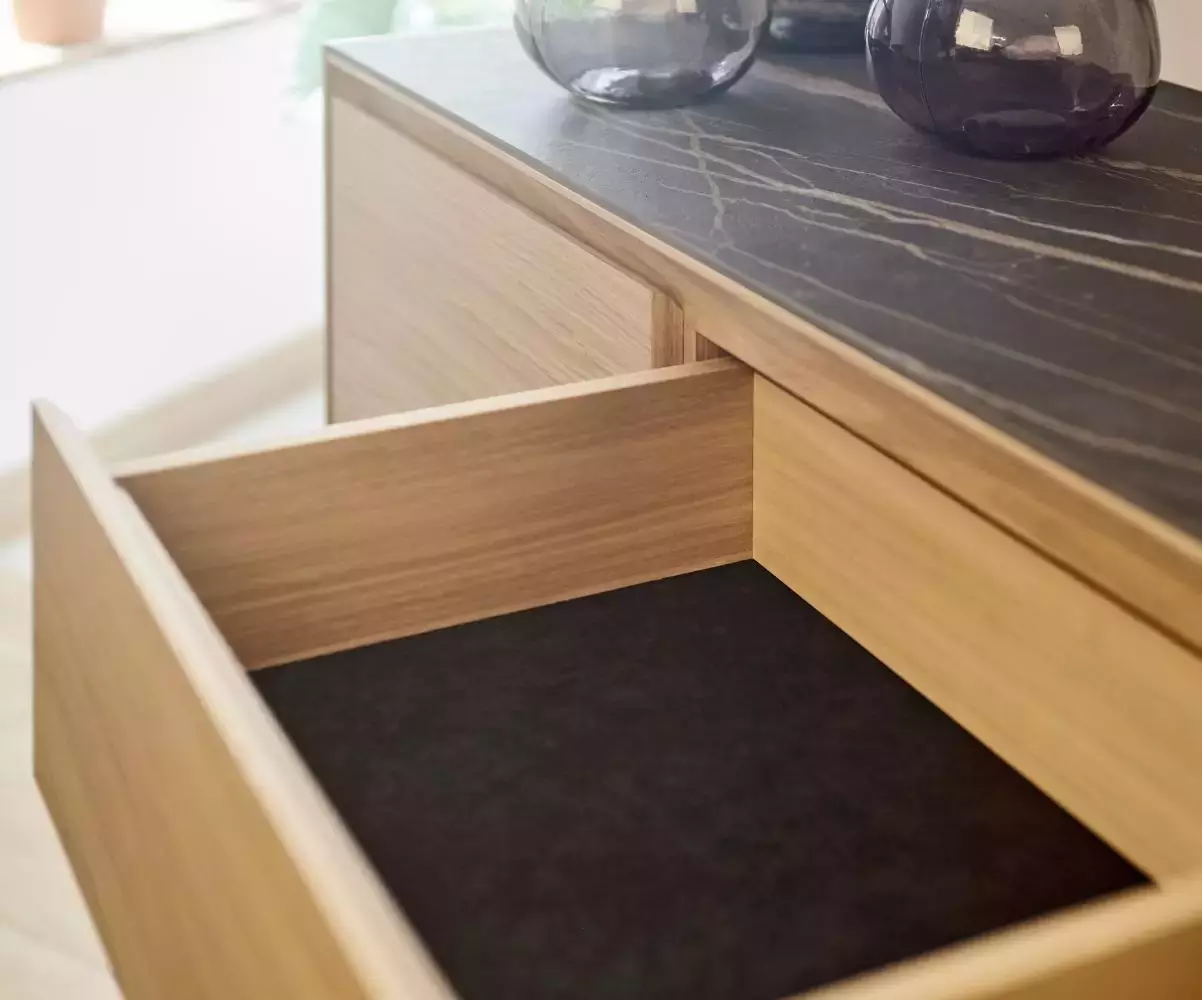 Zoom pied buffet Alamy tiroir ouvert Zoom pied buffet Alamy tiroir ouvert