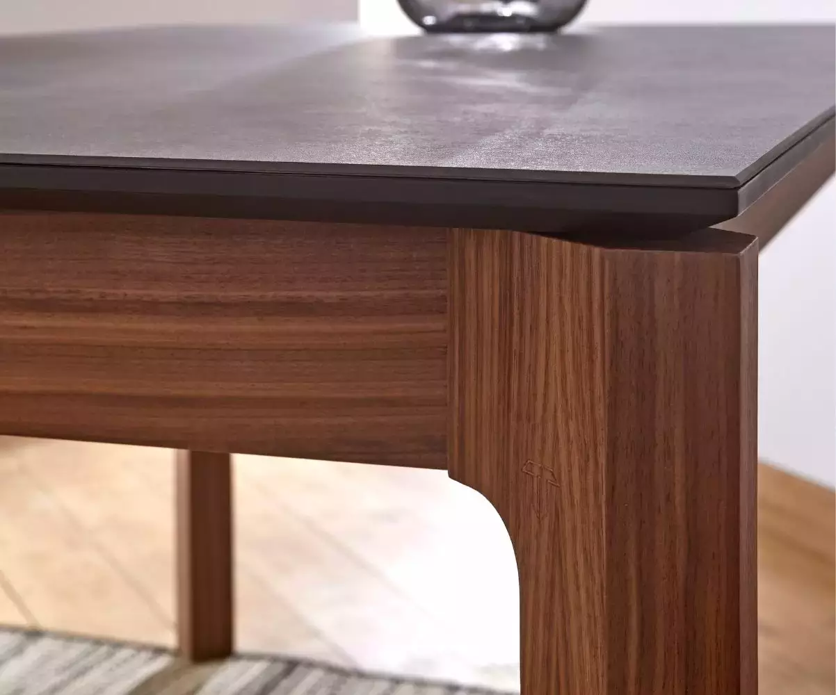 Zoom table extensible Lantcha placage noyer massif Zoom table extensible Lantcha placage noyer massif