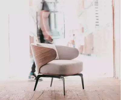 Fauteuil design en bois massif