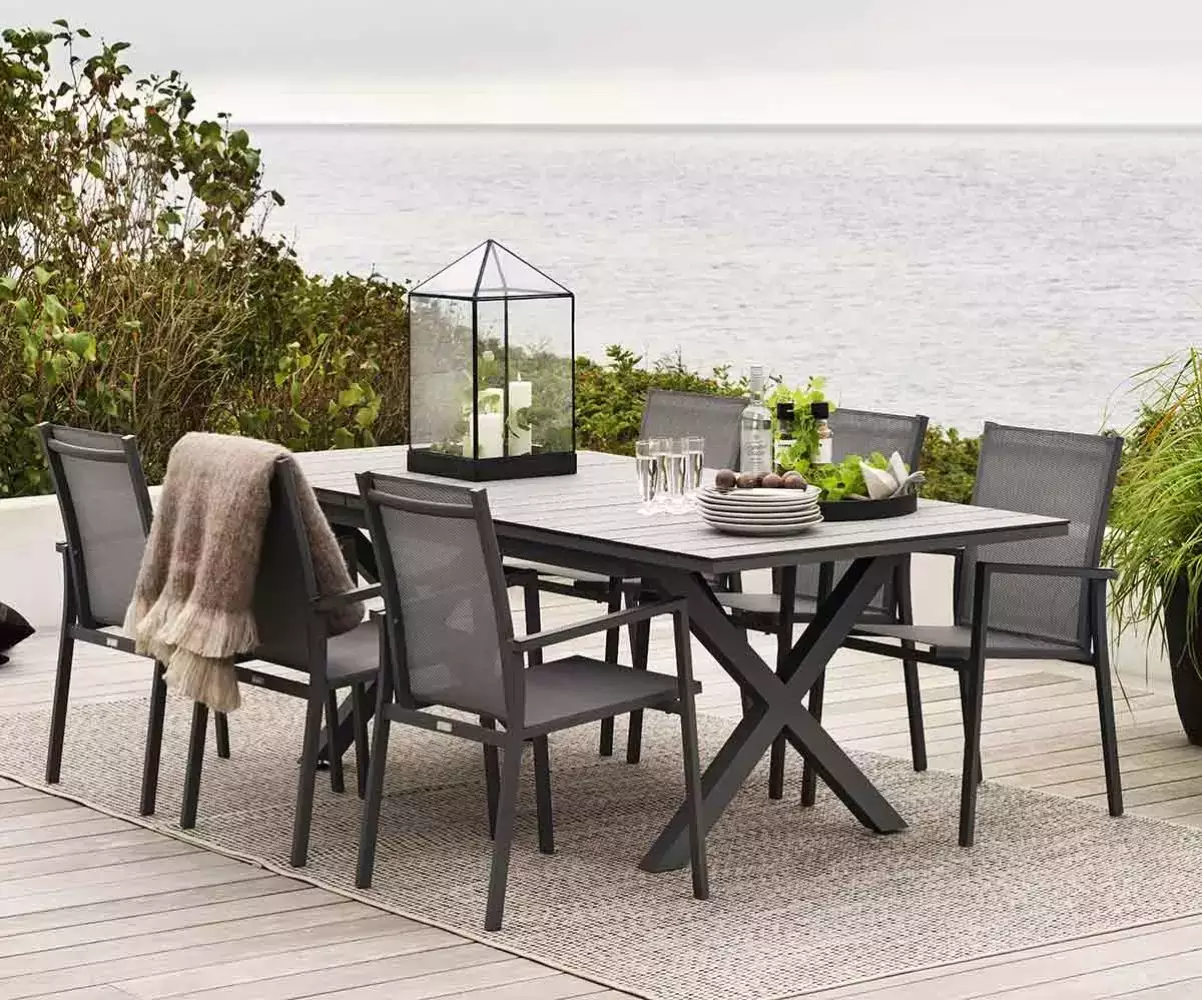 Fauteuil Agde en métal et tissu noir Fauteuil Agde en métal et tissu noir