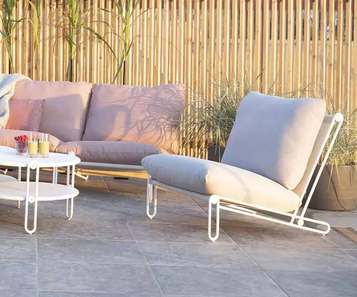 Fauteuil en tissu et métal gris et blanc Fauteuil en tissu et métal gris et blanc
