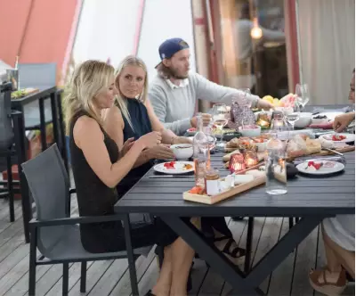 Table Extensible Lacanau Parfaitement adaptée à un usage extérieu