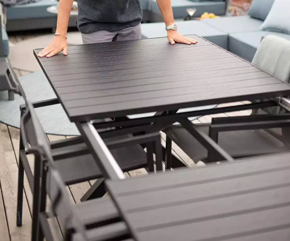 Table Extensible Lacanau dispose d'un système d'allonge intégré Table Extensible Lacanau dispose d'un système d'allonge intégré