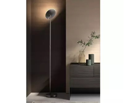 Lampadaire Fukave crée une ambiance chaleureuse