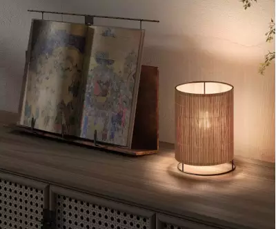 Lampe à poser Hunga diffuse une lumière agréable et apaisante dans votre décor