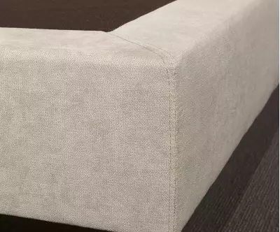 Détail du tissu du sommier Senesi écru