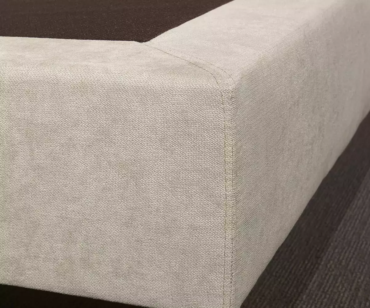 Détail du tissu du sommier Senesi écru Détail du tissu du sommier Senesi écru