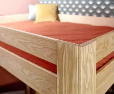 Détails lit mezzanine bois naturel avec matelas
