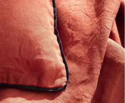 Détail coussin et housse de couette paprika