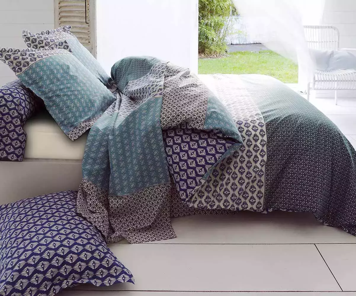 Parure de lit Rita en coton lavé, aux motifs ethniques. Made In France Parure de lit Rita en coton lavé, aux motifs ethniques. Made In France